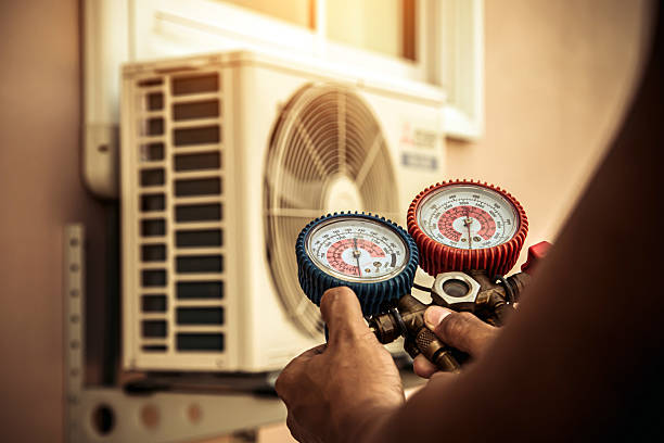 Professional Air Conditioning Service technician working in Bethpage, TN
